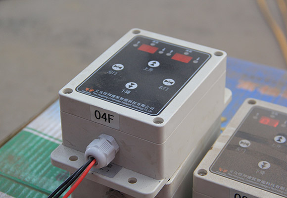 Građevinski sustav pozivanja s podiznim vratima